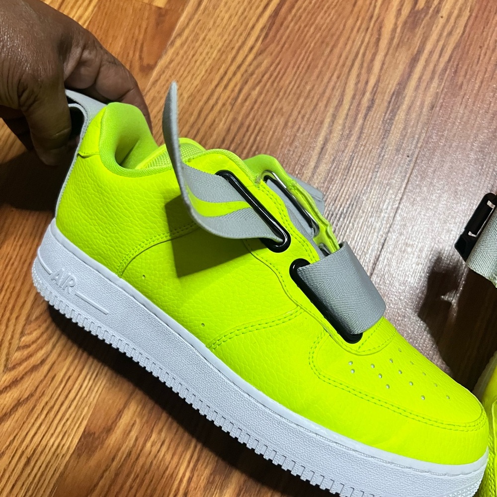 Nikes - Picture 2 of 6